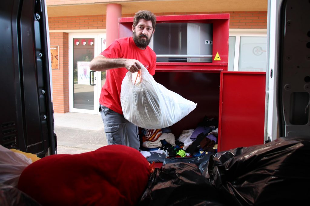RECOGIDA DE ROPA Y COMPLEMENTOS